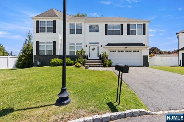 28 Lamb Court, Norwood, NJ 07648