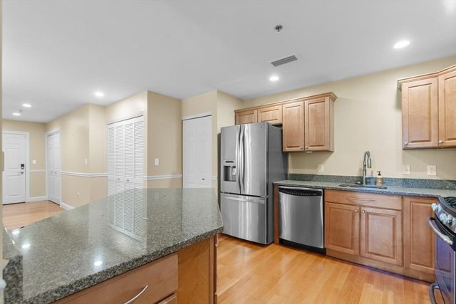 106 Washington St 23, Quincy, MA 02169