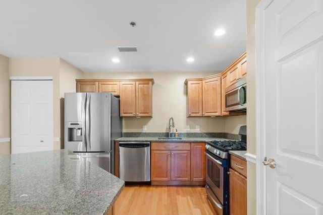 106 Washington St 23, Quincy, MA 02169