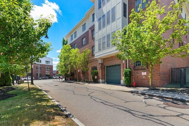 106 Washington St 23, Quincy, MA 02169