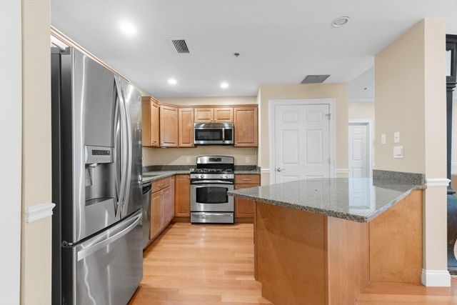 106 Washington St 23, Quincy, MA 02169