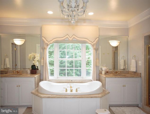 6125 OLD DOMINION DR, Mclean, VA 22101