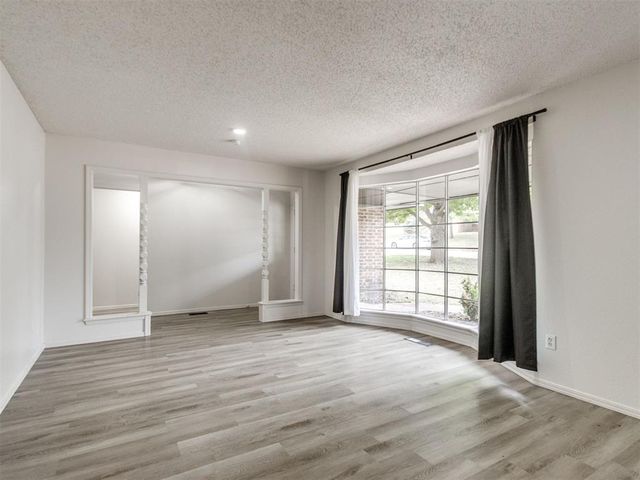1400 Devonshire Circle, Edmond, OK 73034