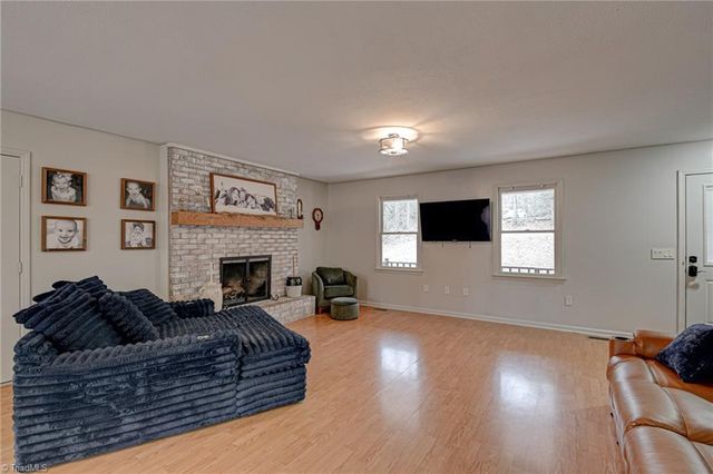 1410 W Old Phillips Road, Pinnacle, NC 27043