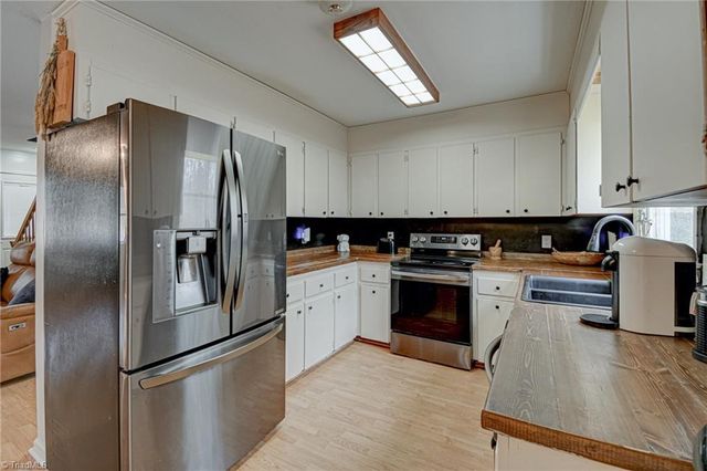 1410 W Old Phillips Road, Pinnacle, NC 27043