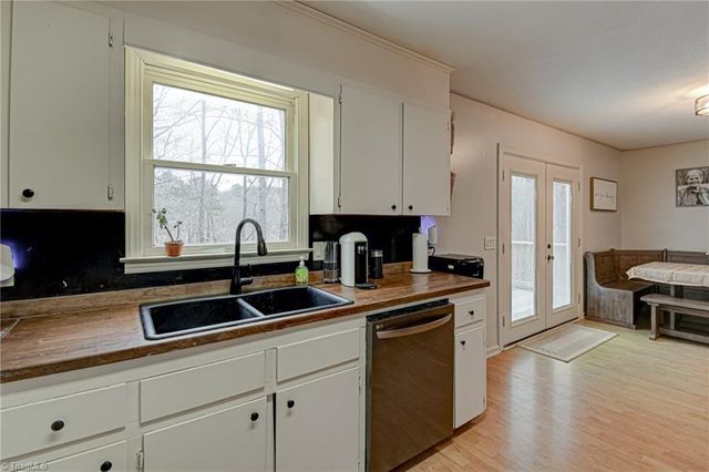 1410 W Old Phillips Road, Pinnacle, NC 27043