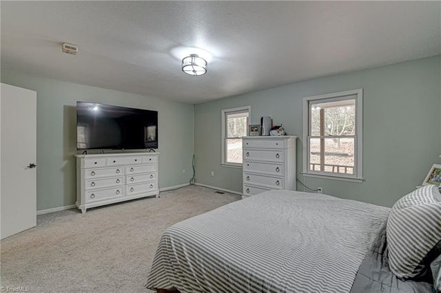 1410 W Old Phillips Road, Pinnacle, NC 27043