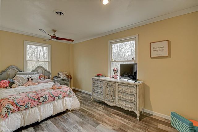 1410 W Old Phillips Road, Pinnacle, NC 27043