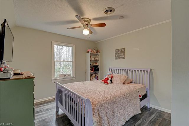 1410 W Old Phillips Road, Pinnacle, NC 27043