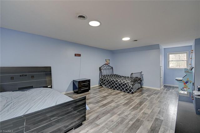 1410 W Old Phillips Road, Pinnacle, NC 27043