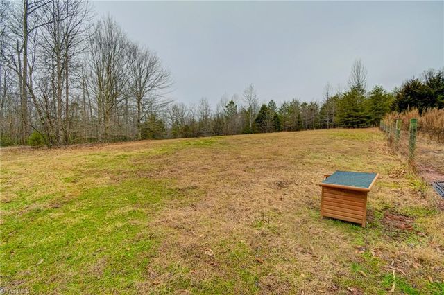 1410 W Old Phillips Road, Pinnacle, NC 27043