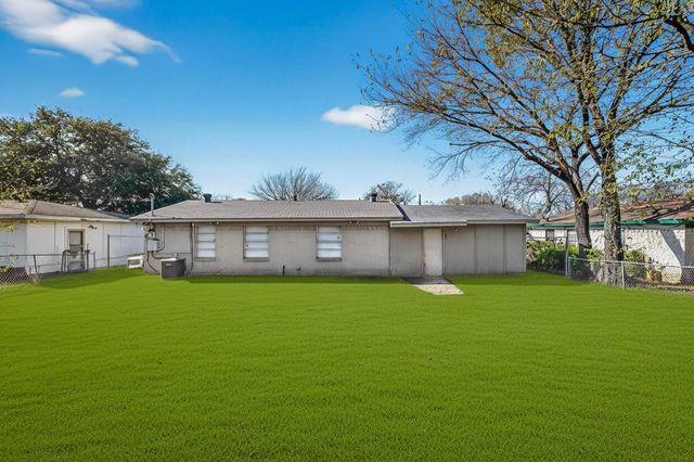 310 Palm Oak Drive, Dallas, TX 75217