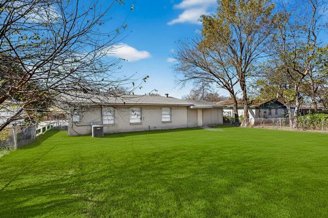 310 Palm Oak Drive, Dallas, TX 75217