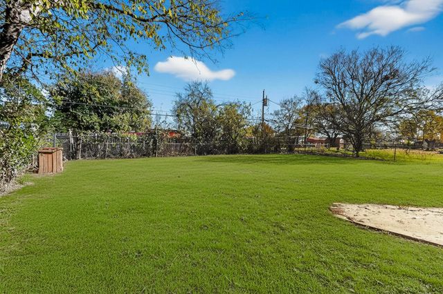 310 Palm Oak Drive, Dallas, TX 75217