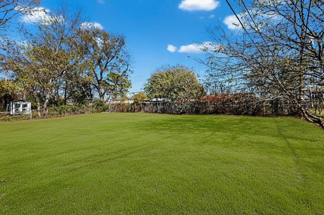 310 Palm Oak Drive, Dallas, TX 75217