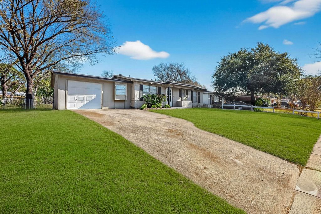 310 Palm Oak Drive, Dallas, TX 75217