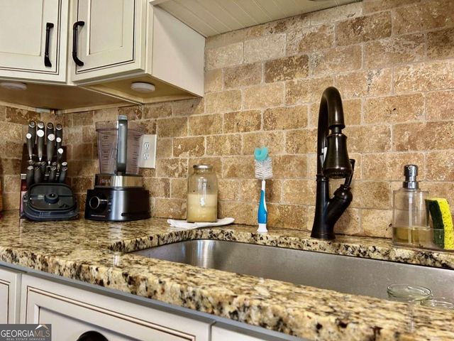 5472 RIVERCHASE Drive, Flowery Branch, GA 30542