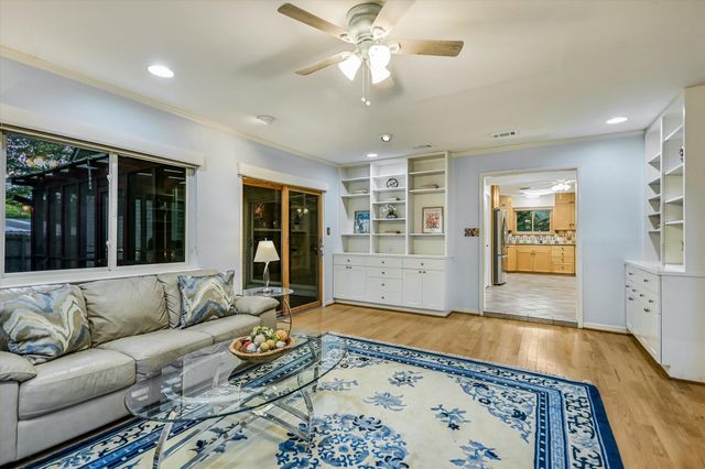 1113 BLUEBONNET LN, Austin, TX 78704