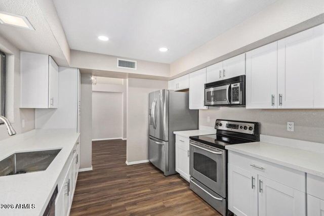6920 W Morrow Drive, Glendale, AZ 85308