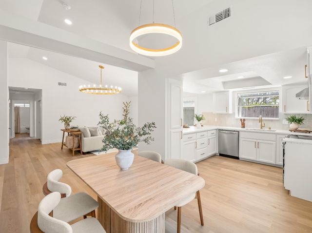 1115 W Minarets Avenue, Fresno, CA 93650