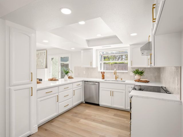 1115 W Minarets Avenue, Fresno, CA 93650