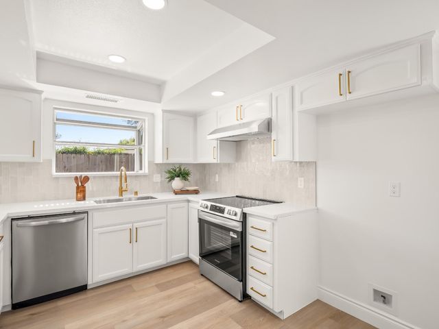 1115 W Minarets Avenue, Fresno, CA 93650