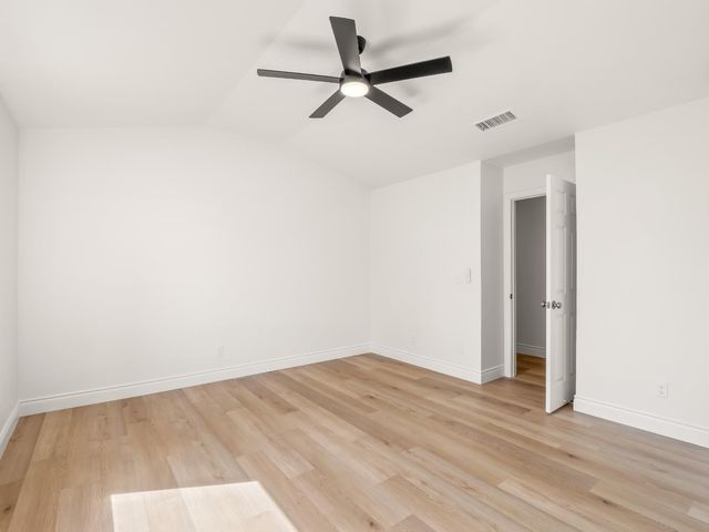 1115 W Minarets Avenue, Fresno, CA 93650