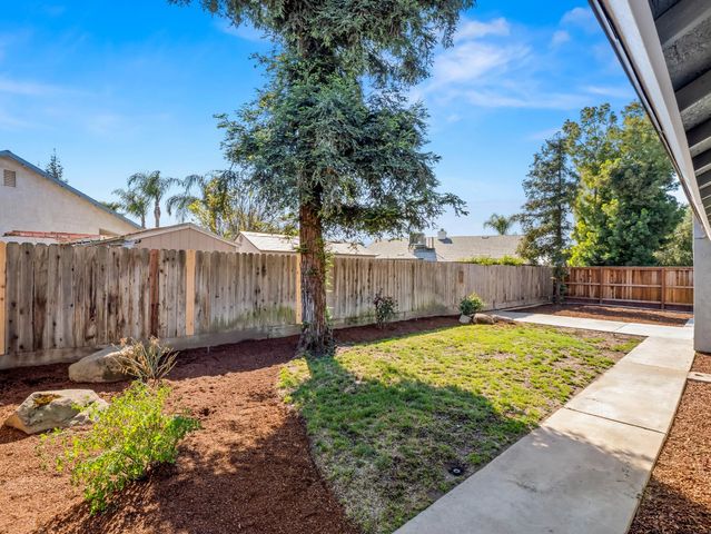1115 W Minarets Avenue, Fresno, CA 93650