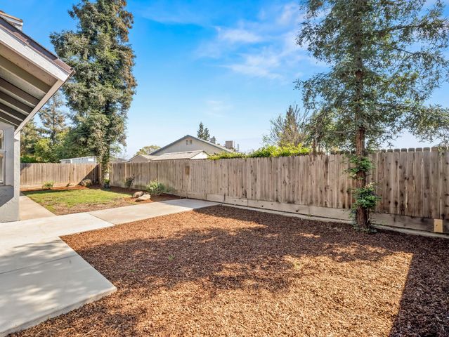 1115 W Minarets Avenue, Fresno, CA 93650
