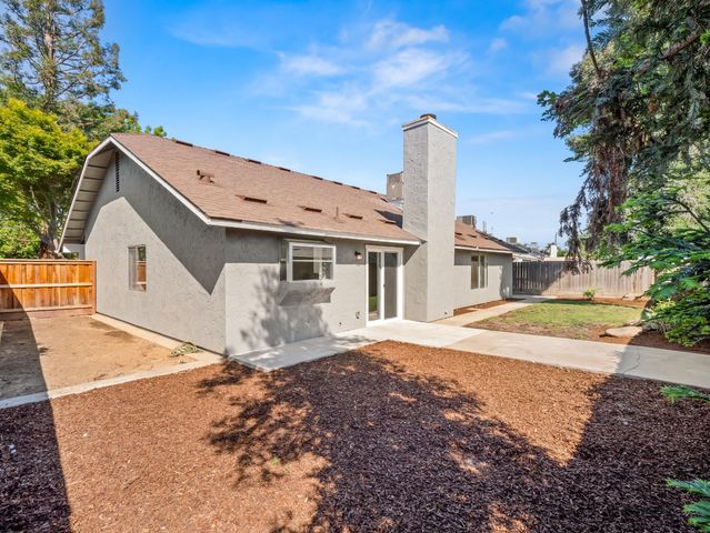 1115 W Minarets Avenue, Fresno, CA 93650