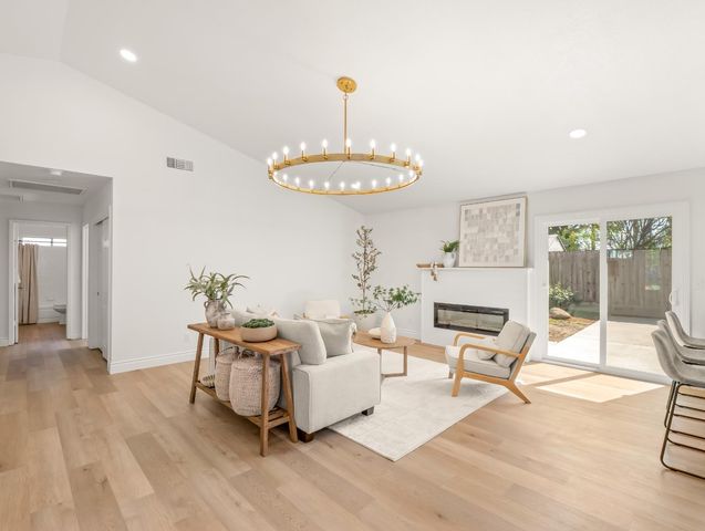 1115 W Minarets Avenue, Fresno, CA 93650