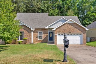 79 West Dr, Clarksville, TN 37040