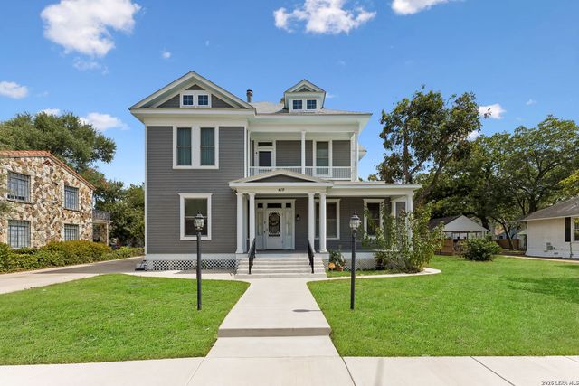 419 N RIVER ST, Seguin, TX 78155
