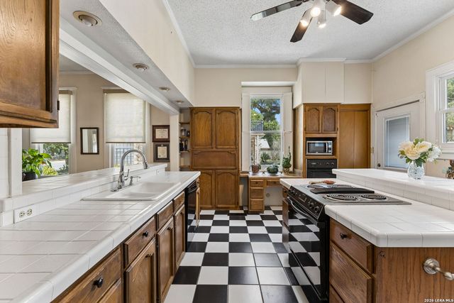 419 N RIVER ST, Seguin, TX 78155