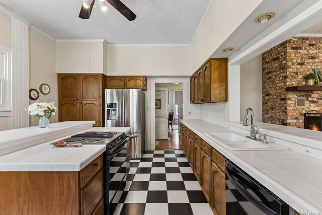 419 N RIVER ST, Seguin, TX 78155