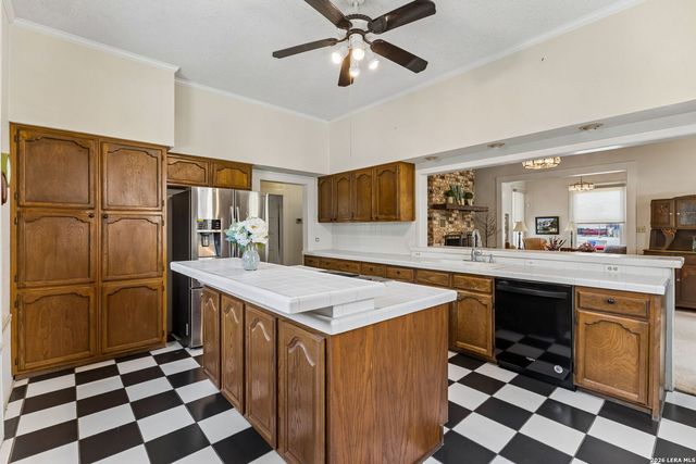419 N RIVER ST, Seguin, TX 78155