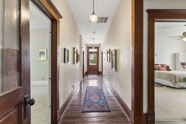 419 N RIVER ST, Seguin, TX 78155