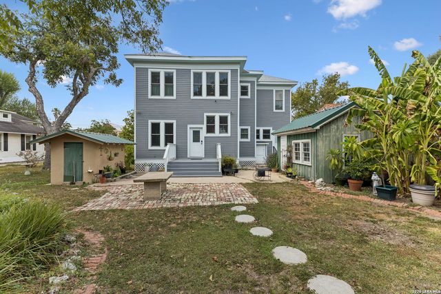 419 N RIVER ST, Seguin, TX 78155