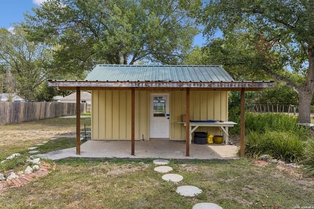 419 N RIVER ST, Seguin, TX 78155