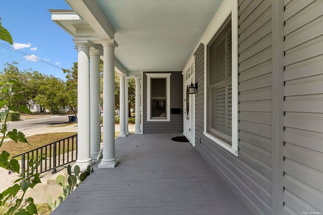 419 N RIVER ST, Seguin, TX 78155