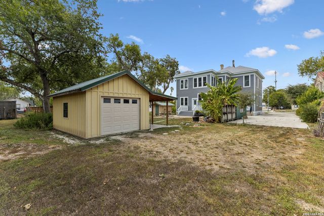 419 N RIVER ST, Seguin, TX 78155