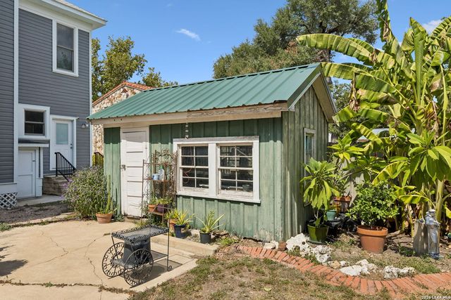 419 N RIVER ST, Seguin, TX 78155