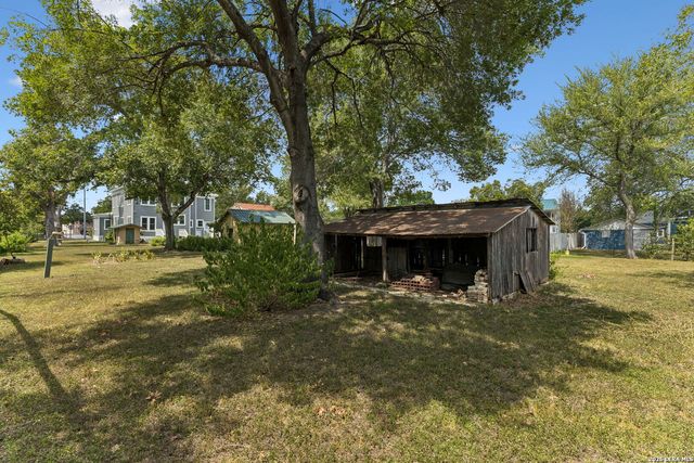 419 N RIVER ST, Seguin, TX 78155