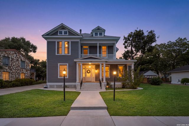 419 N RIVER ST, Seguin, TX 78155