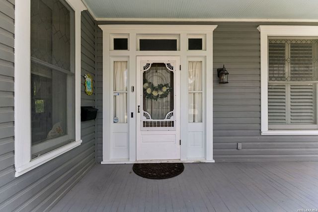 419 N RIVER ST, Seguin, TX 78155
