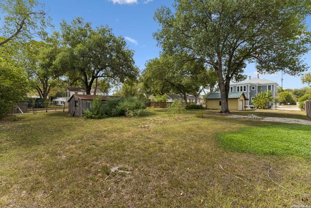 419 N RIVER ST, Seguin, TX 78155