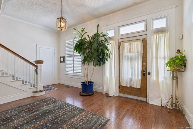 419 N RIVER ST, Seguin, TX 78155