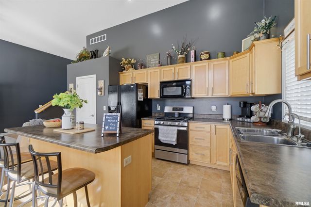 1418 VISTA GRANDE Drive, Pekin, IL 61554