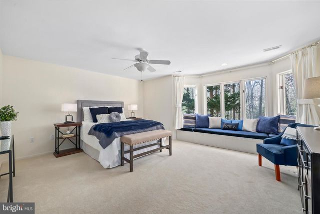 11573 HEMINGWAY DR, Reston, VA 20194