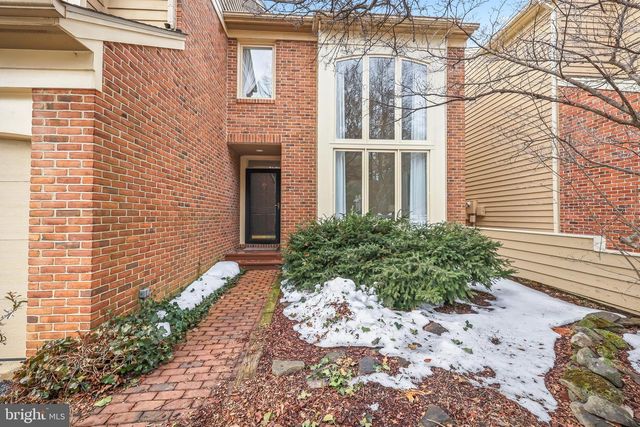 11573 HEMINGWAY DR, Reston, VA 20194